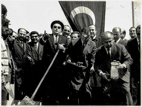  1966 Nijerya Darbesi: Bölünme ve Gelişmenin Belirsiz Bir Yolu